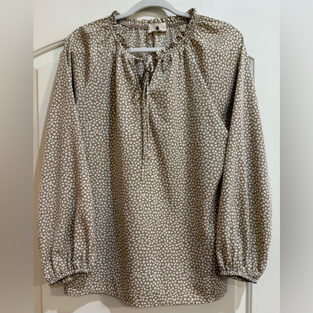 Betsy’s Boutique Shop Blouse. Tan With White Dots.
